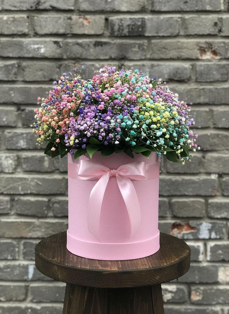Цветочная композиция из Гипсофила и Розы в шляпной коробке в Кривошеино