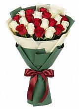 Букет Микс из красных и белых роз в Кривошеино