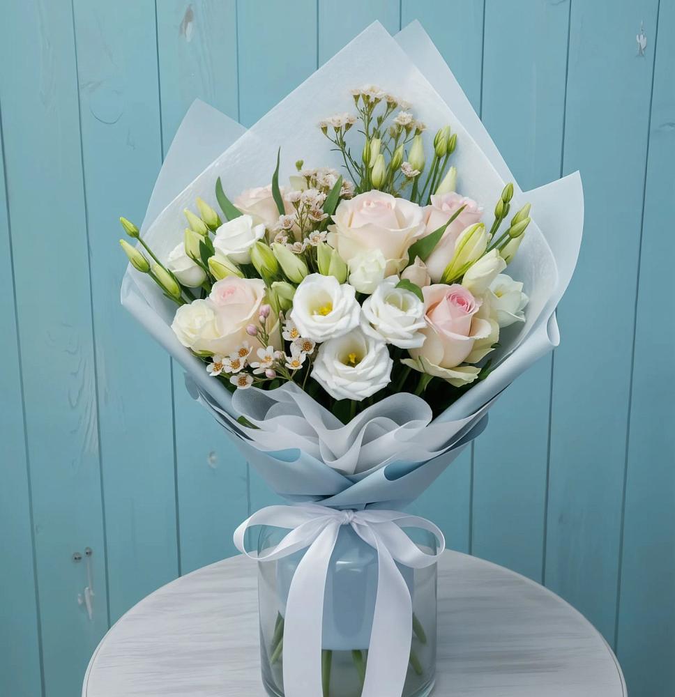 Букет цветов из: Розы и Лизиантусы в Кривошеино