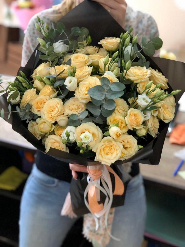 Букет цветов из: Розы и Лизиантусы в Кривошеино