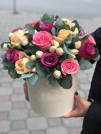 Цветочная композиция из Розы в шляпной коробке в Кривошеино