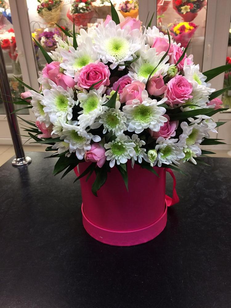 Цветочная композиция из Розы и Хризантемы в шляпной коробке в Кривошеино