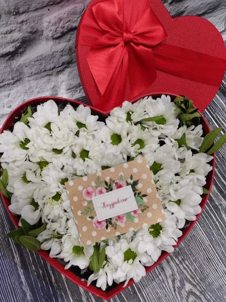 Цветочная композиция из Хризантемы в виде сердца в Кривошеино