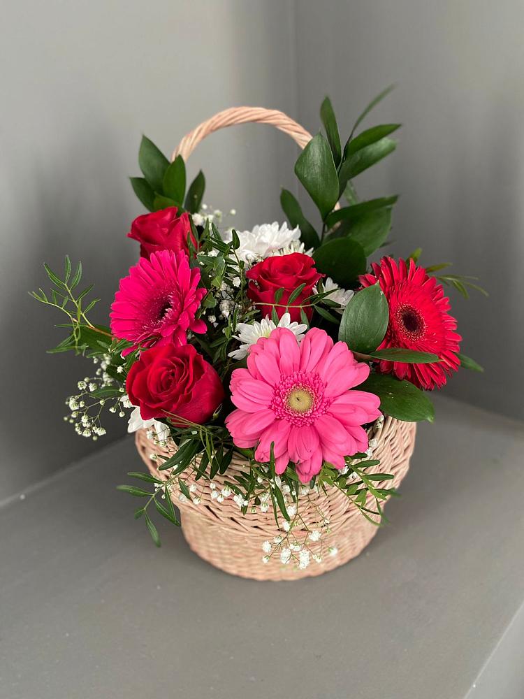 Цветочная композиция из Розы, Хризантемы и Герберы в корзине в Кривошеино