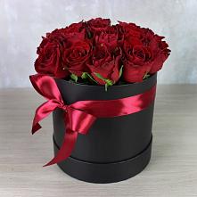 Цветочная композиция из Розы в шляпной коробке в Кривошеино