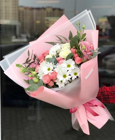 Букет цветов из: Розы, Лизиантусы и Хризантемы в Кривошеино