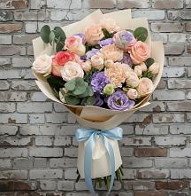 Букет цветов из:  Розы, Лизиантусы и Гвоздики в Кривошеино